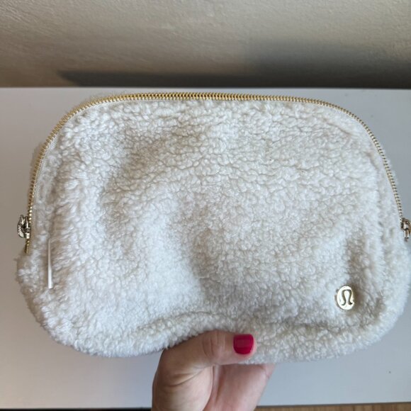 lululemon White Sherpa Fleece Belt Bag Crossbody Cream Gold Hardware - Picture 12 of 13
